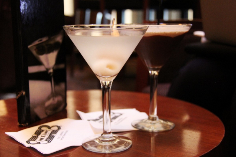 boite-nuit-CABRIS-min_martini_bar_lychee_chocolate_alcohol_liquor_happy_hour_happy-910161